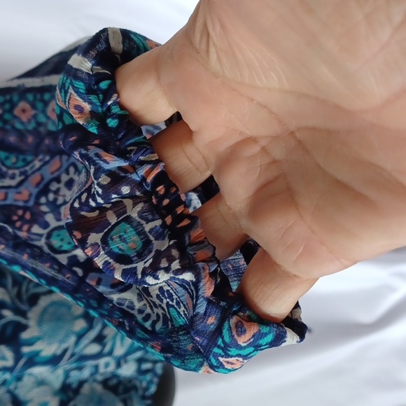 Lucky Brand Top - boho style, v-neck,  tie drawstring bottom,  elastic arm holes - Picture 7 of 8